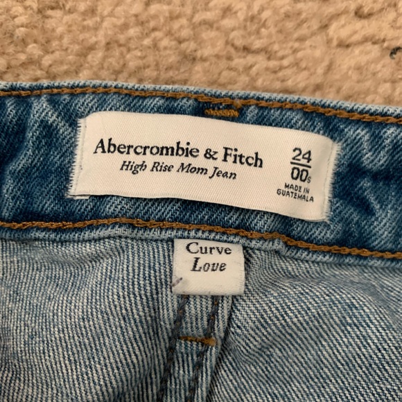 Lightly Worn Abercrombie Curve Love Mom Jeans Size 00 Short - Picture 2 of 3